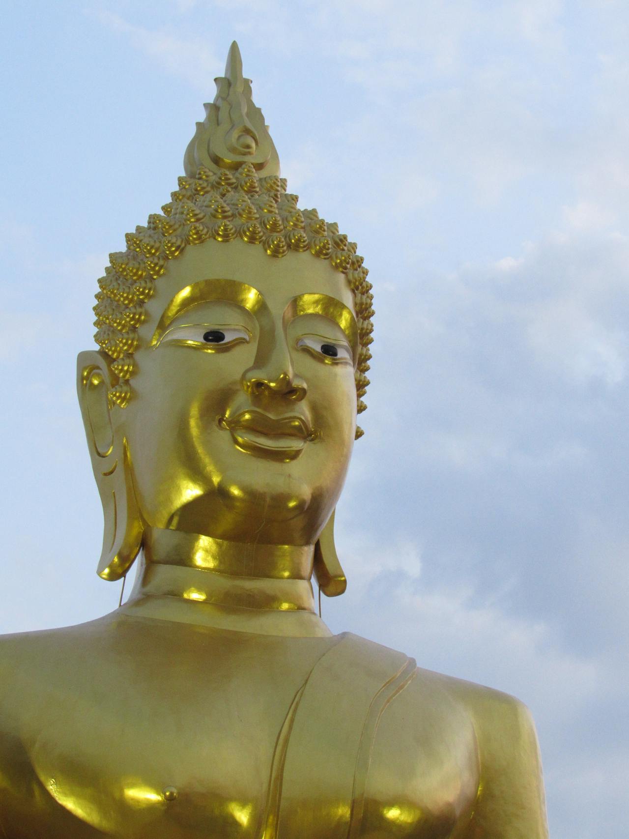 Golden Statue lighting in Thailand